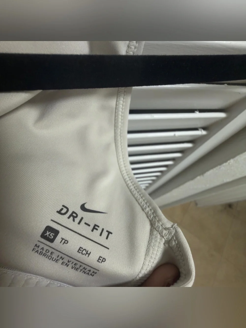 Nike Dri-FIT Swoosh Sports Bra Bone Cream XS Racerback Medium Support